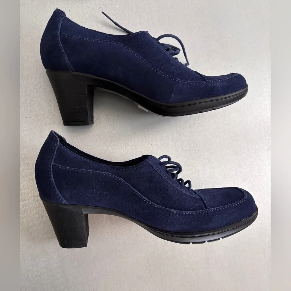 Clark’s Bendable’s Navy Blue faux suede heeled oxfords 8 - Picture 2 of 11